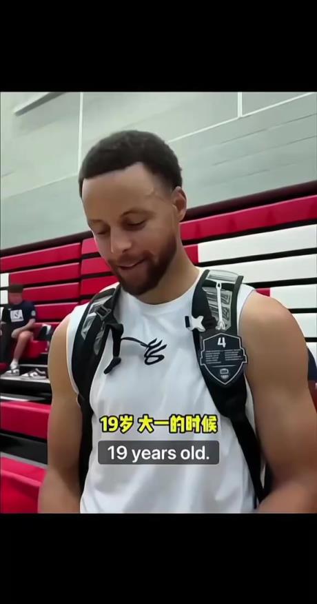 美國(guó)男籃問(wèn)答：第一次扣籃時(shí)幾歲？濃眉：詹姆斯兩歲扣籃！