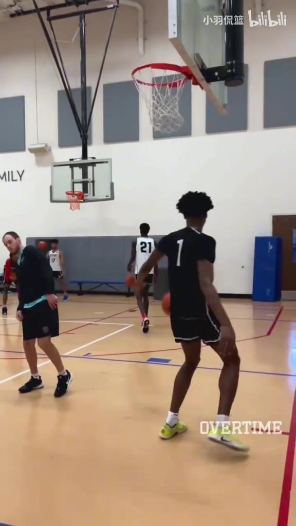 地表最強(qiáng)身體素質(zhì)？阿門扣籃簡直就像直升機(jī)起飛一樣！