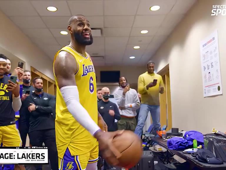 里弗斯絕殺之后湖人隊(duì)的更衣室氛圍，簡(jiǎn)直不要太和諧??！