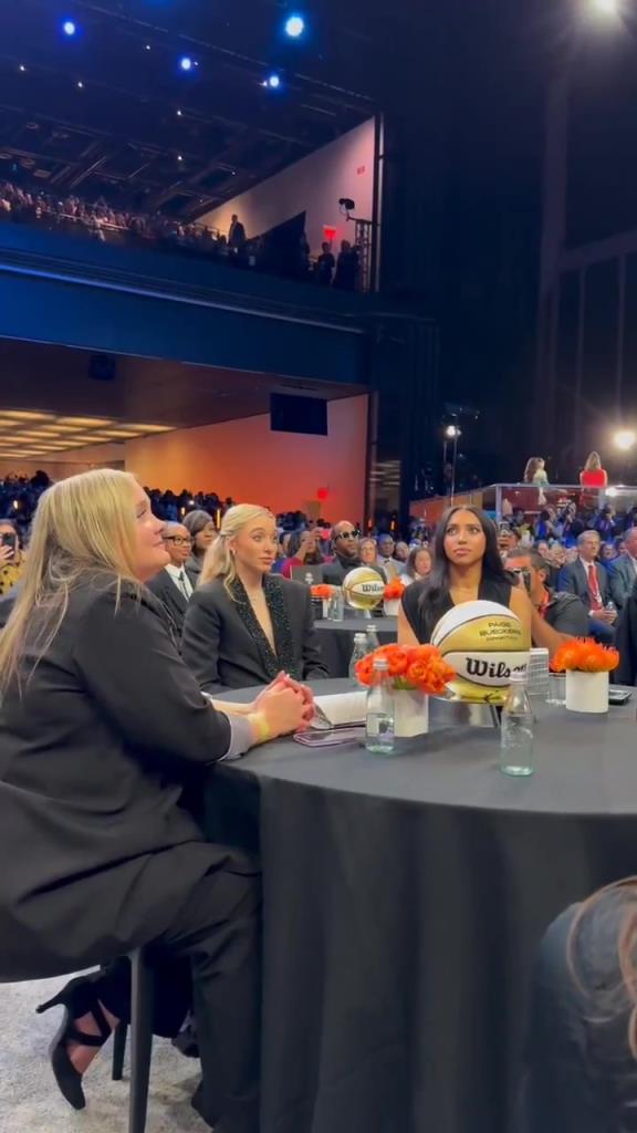 今天這穿搭，差點(diǎn)沒認(rèn)出來！佩奇-布克斯當(dāng)選WNBA狀元后十分淡定